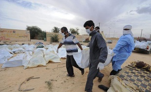 Il a 32 ans et le regard hanté de ceux qui ont vu trop d'horreurs pour dormir en paix. Mohammed Younès Al-Hemali fait partie des volontaires ramasseurs de cadavres dans les ruines de Syrte, ville fantôme où Mouammar Kadhafi se terrait avant sa mort le 20 octobre