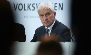 Matthias Mueller, PDG de Volkswagen, lors de la conférence de presse annuelle des résultats, le 28 avril 2016 à Wolfsburg