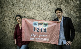 Brigitte Gothière et Sébastien Arsac, co-fondateurs de l'association de protection des animaux "L214" posent le 1er mars 2016 à Lyon
