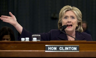 Hillary Clinton s'exprime sur Benghazi devant une commission spéciale du Congrès, le 22 octobre 2015.
