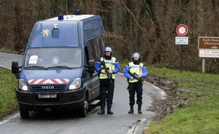 Des gendarmes bloquent l'accès à Dammartin-en-Goële le 9 janvier 2015