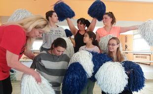 La troupe compte une dizaine de majorettes, parfois moins à l’entraînement.