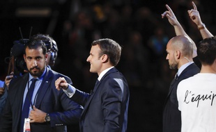 Alexandre Benalla et Emmanuel Macron, le 17 avril 2017.