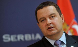 Le Premier ministre serbe, Ivica Dacic a exhorté les pays européens à cesser de modifier leurs exigences concernant l'ex-province serbe du Kosovo, un sujet qui pollue selon lui les pourparlers en vue de l'adhésion de Belgrade à l'Union européenne.