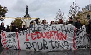 Les lycéens parisiens manifestent contre les expulsions d'éléves sans papier, le 4 novembre 2013.