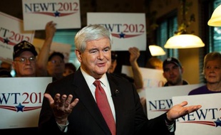 La bataille pour l'investiture républicaine à la présidentielle de novembre se déplaçait dimanche vers la Floride, nouvel épicentre de la course à la Maison Blanche, au lendemain de la victoire écrasante de Newt Gingrich en Caroline du Sud.