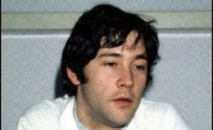 Un radiesthésiste est à l'origine du courrier anonyme qui avait signalé en janvier la présence de restes humains pouvant appartenir à l'épouse du docteur Yves Godard disparue en 1999, a indiqué jeudi Christian Marie, le maire de Lingèvres où des ossements ont été retrouvés fin janvier.