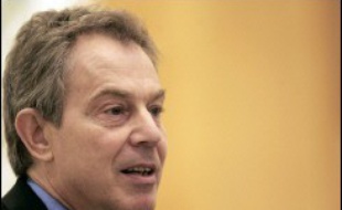 Le Premier ministre britannique Tony Blair a tenu un discours très offensif contre le régime iranien, présenté comme un obstacle à la paix au Moyen-Orient, et a appelé à lutter contre son influence, mercredi matin à Dubaï au terme de sa tournée régionale de six jours.