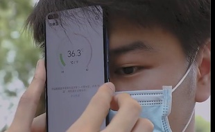 Un smartphone équipé d’un capteur de température, pour contrer la Covid-19