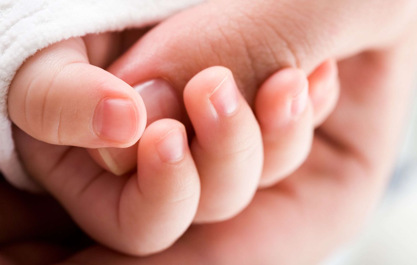 Un bébé et sa mère. Illustration.