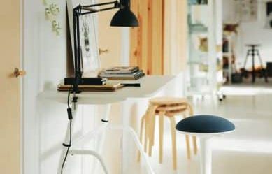 Trop de temps assis ? Ce bureau IKEA assis/debout vous aide à bouger plus sans changer de poste