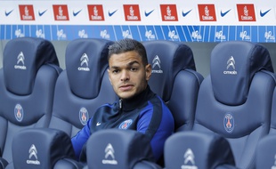 Hatem Ben Arfa sur le banc du PSG lors du match face à Bordeaux au Parc des Princes, le 1er octobre 2016.