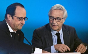Le président François Hollande et le ministre du Travail François Rebsamen en déplacement à Montry, le 16 février 2015
