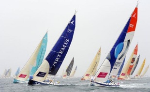 Les 37 skippers de la Solitaire du Figaro ont pris dimanche à Paimpol (Côtes d'Armor) le départ de cette course mythique, épreuve unique au monde associant le sens marin à la régate au plus haut niveau.