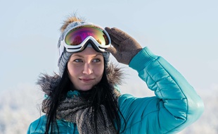 Aux sports d'hiver, notre peau doit être particulièrement protégée.