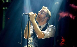 Matt Berninger, chanteur de The National, lors d'un concert à Londres le 26 juin 2013