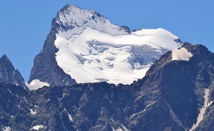 La Barre des Écrins vue depuis l'Aiguillette du Lauzet.