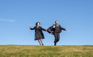 Juliette Binoche et Edouard Baer dans « La Bonne épouse » de Martin Provost