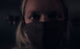 June (Elisabeth Moss) dans la saison 4 de « The Handmaid's Tale ».