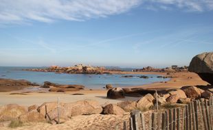 Pour attirer des touristes, la Bretagne peut compter sur la beauté de la côte de Granit Rose comme ici à Trégastel.