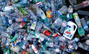 Des bouteilles en plastique (illustration).