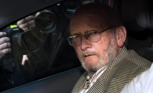 Le fondateur de la société varoise PIP, Jean-Claude Mas, a été condamné mardi à Marseille à quatre ans de prison pour avoir vendu durant des années des implants mammaires defectueux, dans le premier procès de ce scandale retentissant.