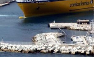 Un bateau de la Corsica Ferries.