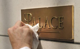 La protestation contre les "conditions de travail détestable" dans l'hôtellerie de luxe parisienne a gagné le Concorde Montparnasse et l'hôtel Bristol, après les mouvements qui ont touché le Concorde La Fayette et le Novotel des Halles, a-t-on appris vendredi de sources syndicales.