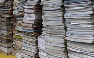 Une partie de la collection de livres d'une femme indienne de la ville de Kolkata