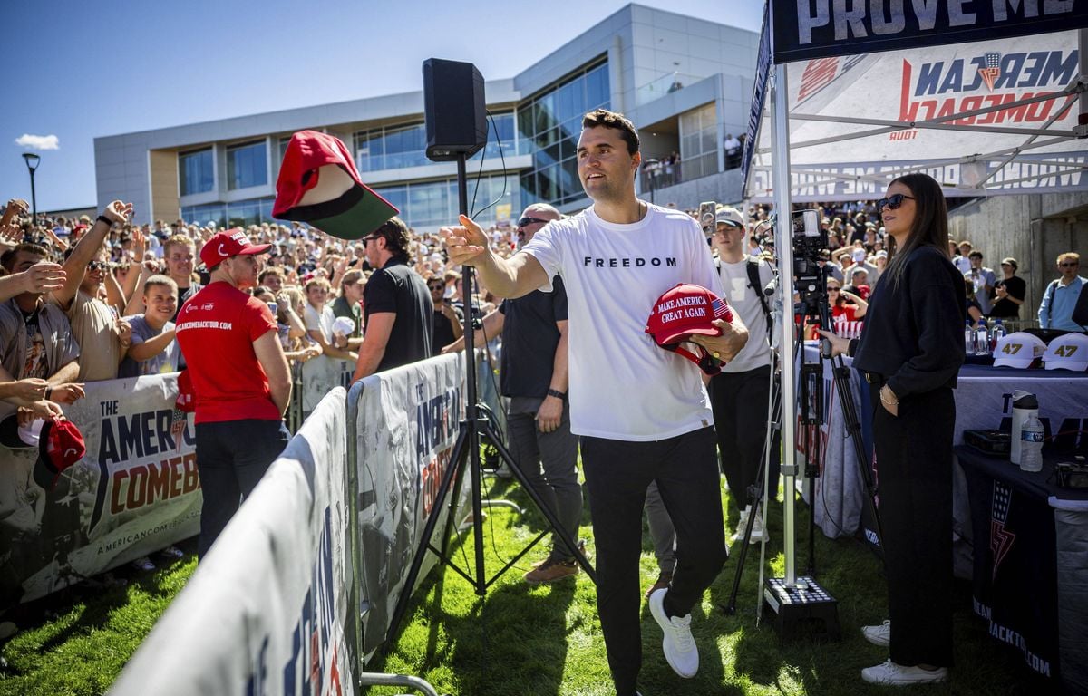 En images : L'Amérique de Trump sous le choc après l'assassinat de Charlie Kirk, la chasse à l'homme continue