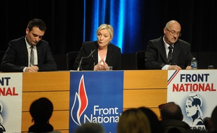 Florian Philippot, vice-président du FN (à gauche), Marine Le Pen, présidente du FN, le 9 mars 2015 à Metz.