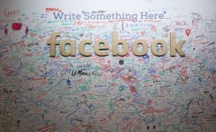 Un «signature wall» dans les locaux new-yorkais de Facebook, le 18 février 2016.