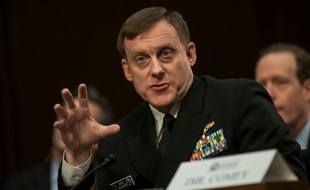 Le patron de l'agence de renseignement américain février e NSA Michael Rogers devant le sénat américain le 9 février 2016 à Washington