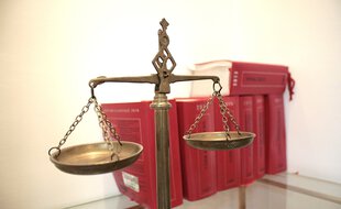 Un cadre du groupe d'assurances Groupama qui avait proféré des insultes racistes à l'égard d'un salarié de son établissement en Martinique, sera jugé en septembre.