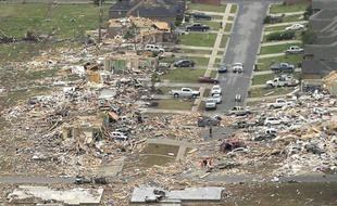 Des maisons détruites par une tornade, à Vilonia, dans l'Arkansas, le 27 avril 2014.