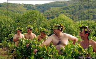 Les jeunes agriculteurs ont longtemps hésité avant de poser nus, mais ils souhaitent avant tout changer le regard des gens sur leur métier.