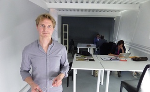 Benoît Delol a ouvert début janvier Mon premier bureau, un espace de coworking solidaire dans l'ancien hôpital Saint-Vincent de Paul.