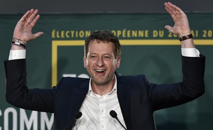Yannick Jadot, tête de liste Europe Ecologie Les Verts, célèbre sa troisième place aux Européennes 2019