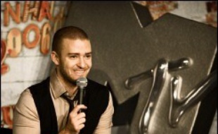 Le chanteur américain Justin Timberlake présente jeudi soir à Copenhague la 13e édition des MTV Europe Music Awards, pour laquelle les Red Hot Chili Peppers font figure de favoris avec quatre nominations.