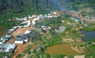 Le procureur de la République de Cayenne, Ivan Auriel, a indiqué lundi en fin d'après-midi qu'un "6ème cadavre possible" serait encore "au fond d'un puits d'une profondeur de 25 à 50 mètres" après la fusillade de Dorlin (sud-ouest guyanais).