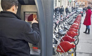 Certaines stations sont vides le matin alors que d'autres débordent de vélos.