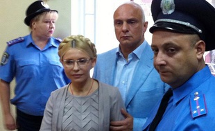 L'ex-Premier ministre ukrainien Ioulia Timochenko au tribunal de Kiev (Ukraine), le 11 octobre 2011.
