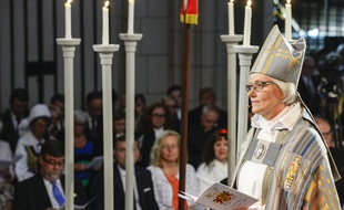 Antje Jackelén, l'archevêque de l'Eglise de Suède, lors de son ordination, le 15 juin 2014.