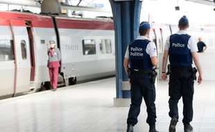 Des policiers belges à Bruxelles le 24 août 2015.