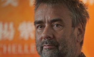 Le cinéaste Luc Besson envisage de lever de 25 à 30 millions d'euros pour recapitaliser Europacorp, sa société de production et de distribution cinématographique, en recourant à des modalités complexes pour limiter la dilution de sa participation, affirme mercredi l'Agefi.