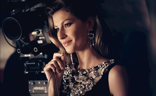 Gisele Bündchen est le nouveau visage de Chanel N°5.
