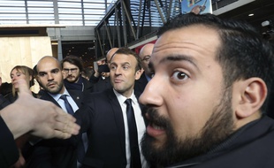 Alexandre Benalla au côtés d'Emmanuel Macron le 24 février 2017 au Salon de l'Agriculture.