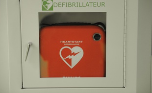 Un défibrillateur. (Illustration)