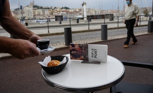 Un bar sur le Vieux-Port de Marseille