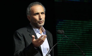 L'intellectuel musulman suisse Tariq Ramadan a demandé samedi "d'unir la France" et non de "la diviser", lors de la 29e Rencontre annuelle de l'UOIF au Bourget alors que la France a regretté sa venue, a constaté une journaliste de l'AFP.